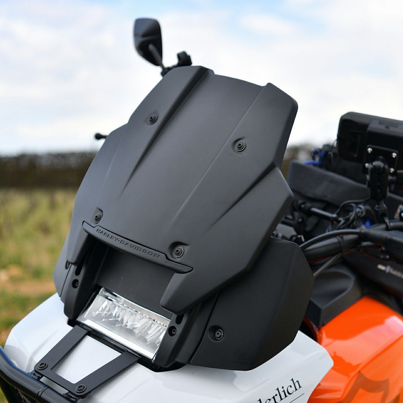 ハーレー パンアメリカ用11インチウィンドシールド ダークスモーク