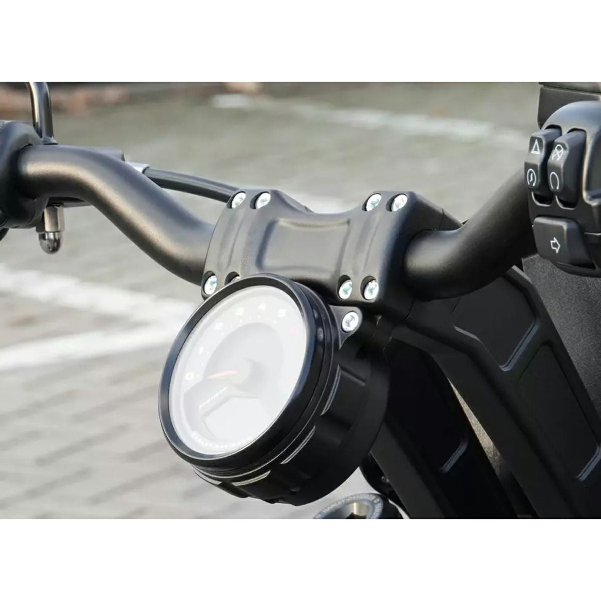 M8ソフテイル ローライダーS Clubstyle 7インチ プルバックライザー 1.25インチクランプ (ブラック) Thunderbike 5