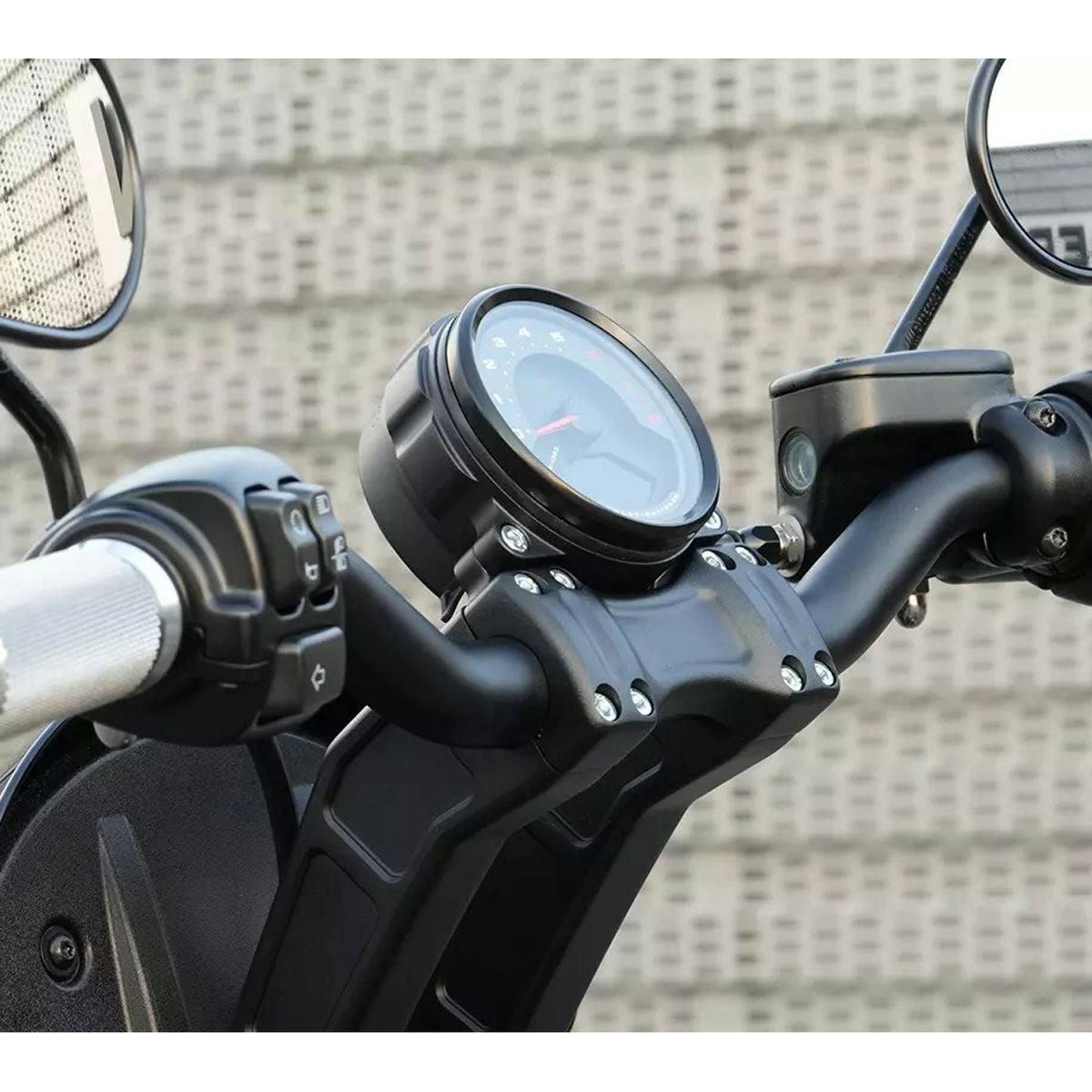 M8ソフテイル ローライダーS Clubstyle 7インチ プルバックライザー 1.25インチクランプ (ブラック) Thunderbike 6