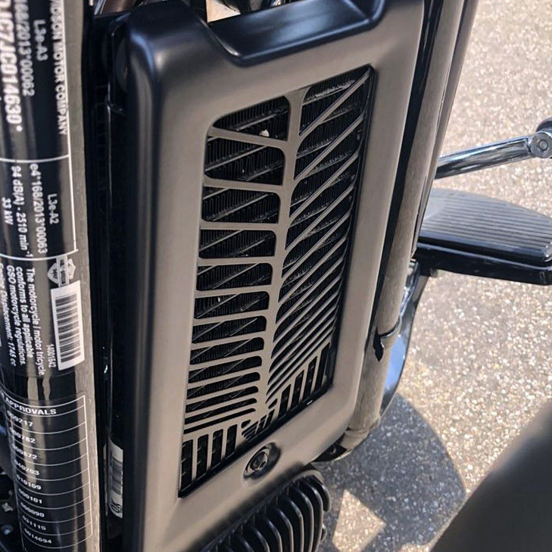 寺田モータース オイルクーラーコアガード M8ソフテイル用 ブラック