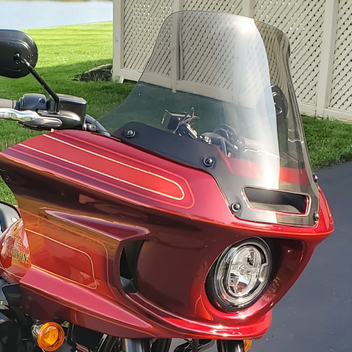 ローライダーST ベント付ウィンドシールド スモール (スモーク