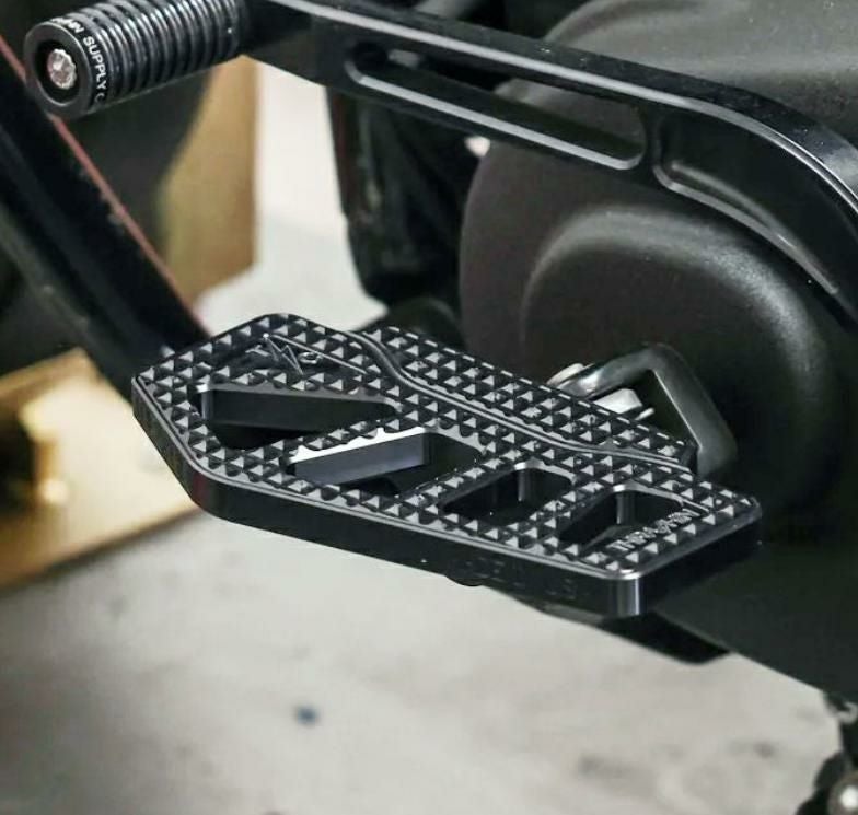 Thrashin Supply フットペグ|ハーレーパーツメーカー