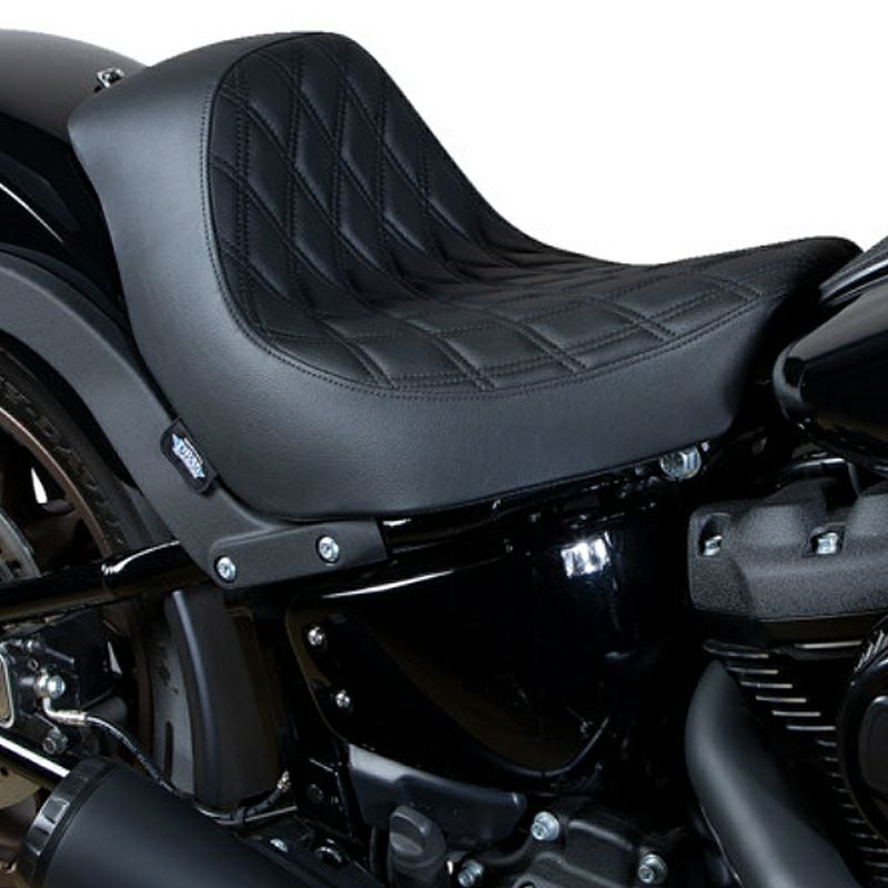 Mustang ワイドトリッパー ソロシート ダイアモンドステッチ FLSB