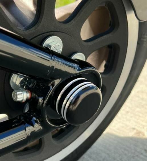 ダイナ、ソフテイル リアアクスルナットカバー ストライプ