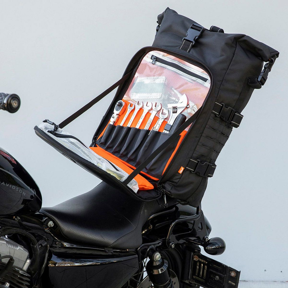 SALE】Kuryakyn Momentum デッドビート・ダッフルバッグ |ハーレー
