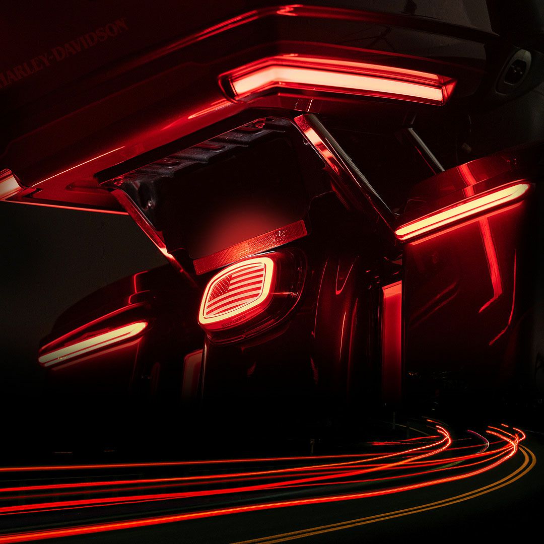 TRACER USフラッグ LEDテールライト ライセンス灯窓付き レッド Kuryakyn 2