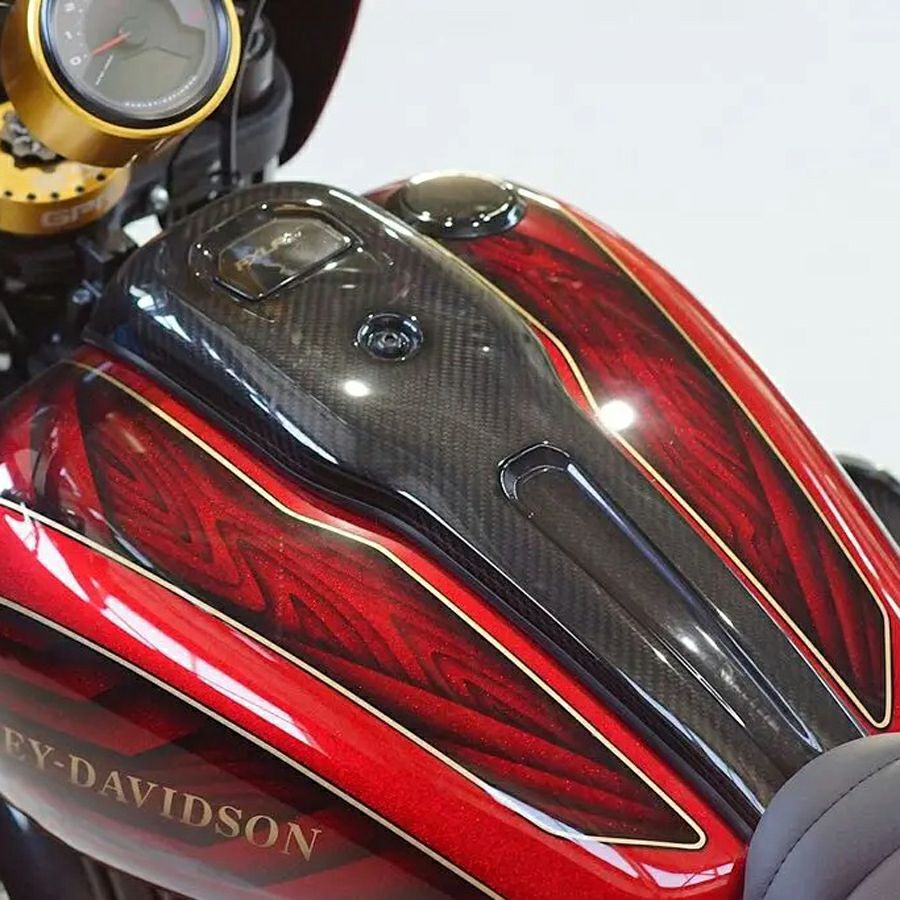 ハーレー FXLR、FXLRS FXLRST ダッシュカバー(グロスブラック) Cult