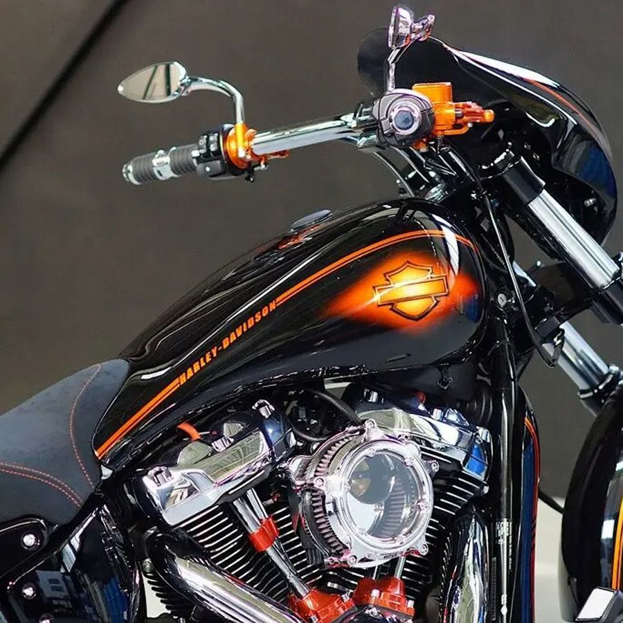 クルーザー(M8ソフテイル)用ガソリンタンク、タンクアクセサリー