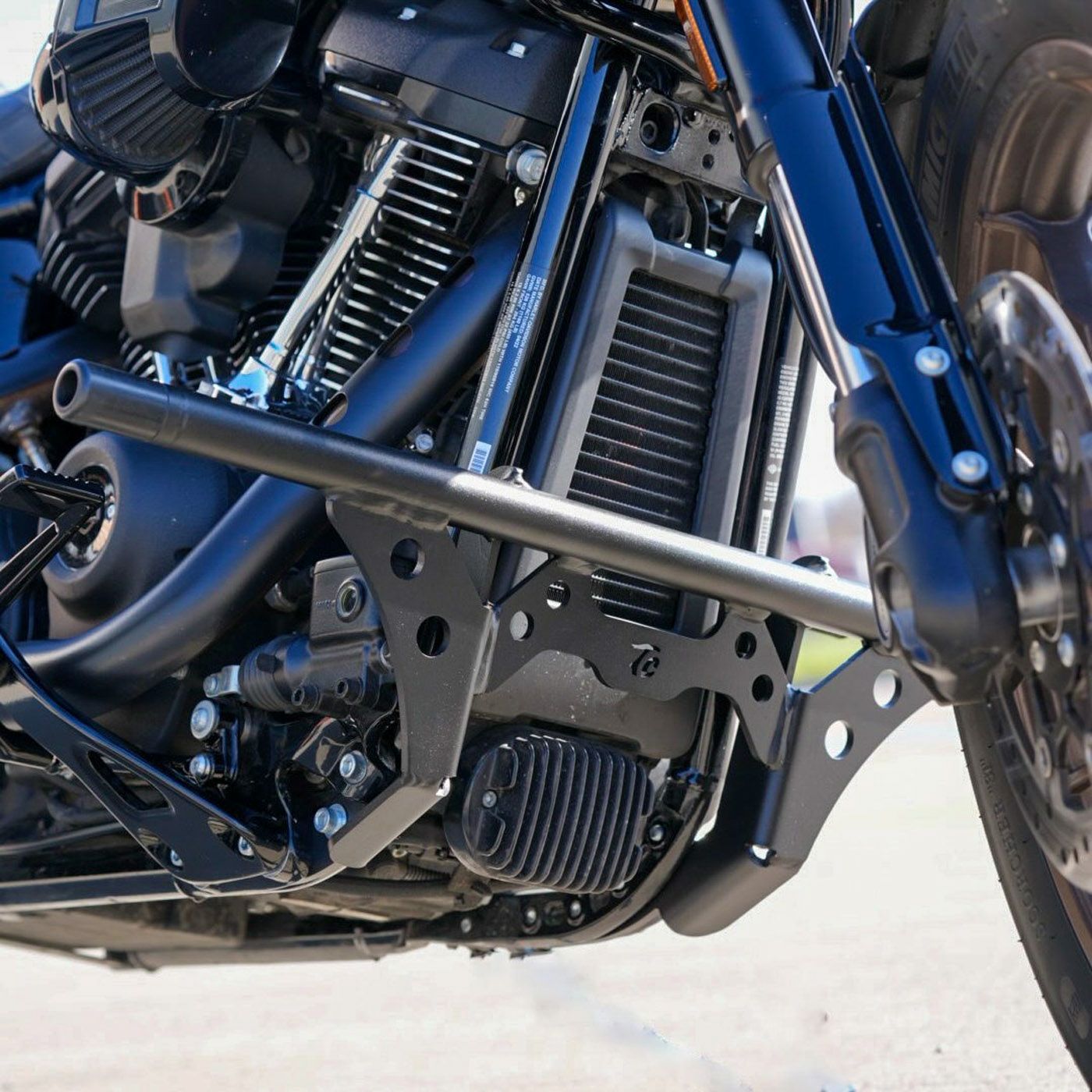 Santoro Fabworx ハイウェイ クラッシュバー グロスブラック M8