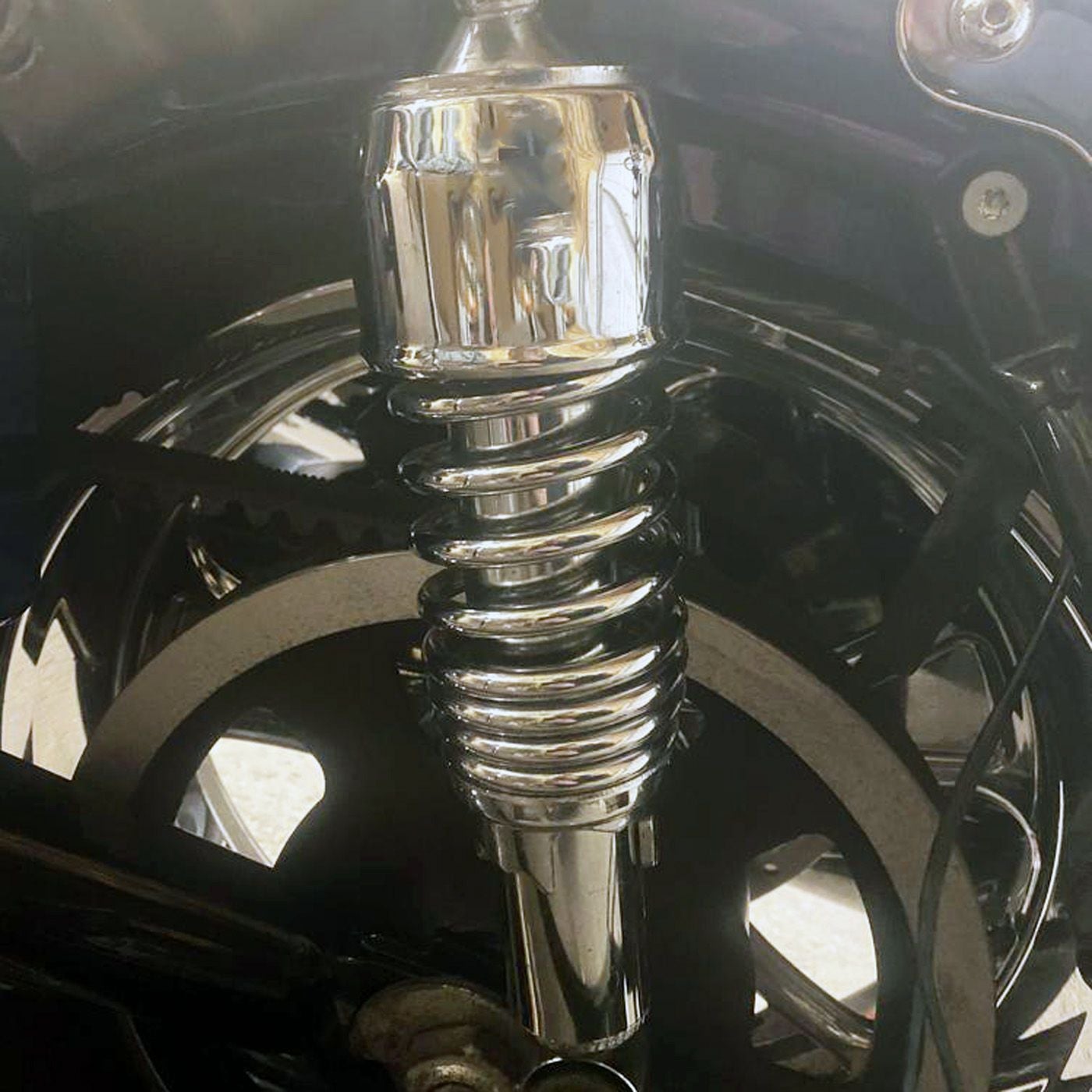 Drag Specialties リアサスペンション 11インチ (ブラック