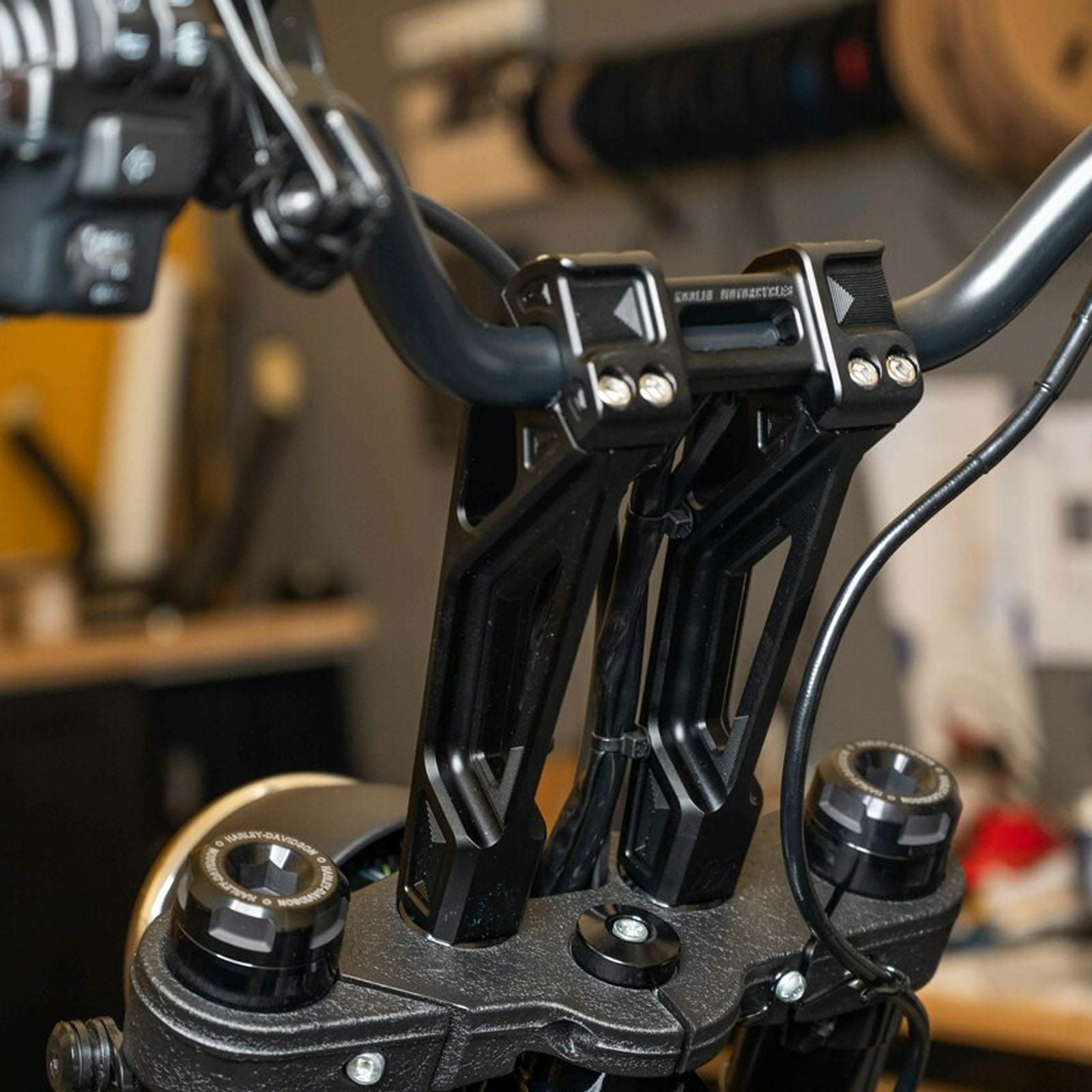 KODLIN ファストバックライザー 8インチ 【スポーツスター、ダイナ